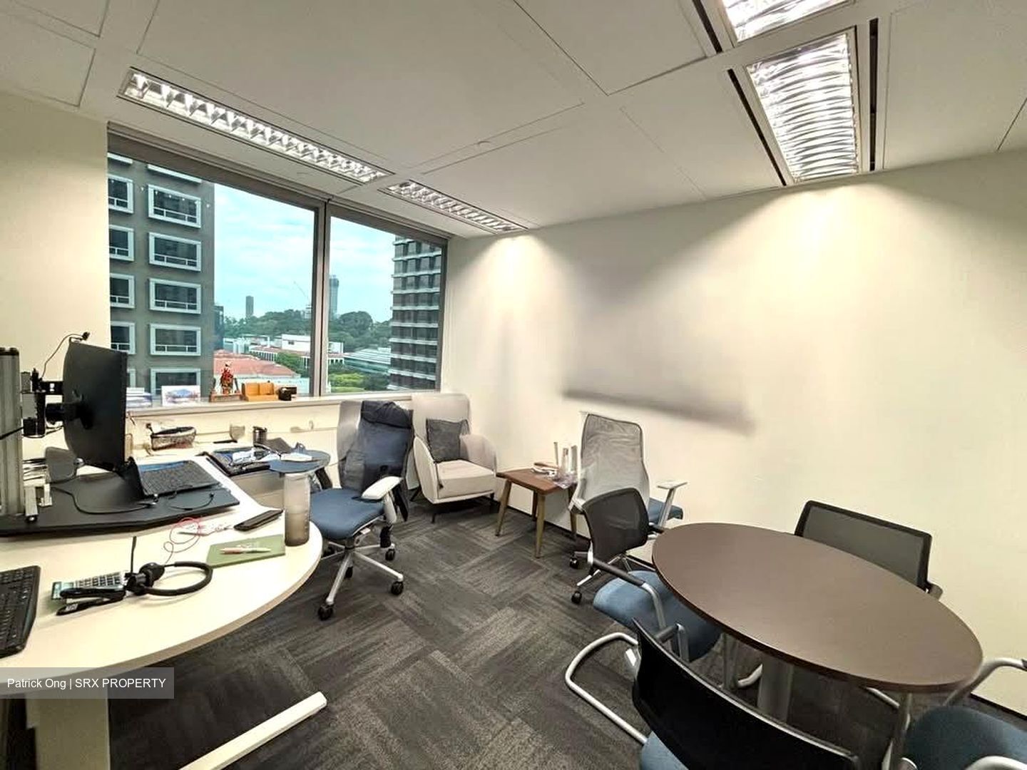 Odeon Towers (D7), Office #563993061